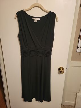 Sleeveless Black V-Neck Ruched-Waist Midi Dress